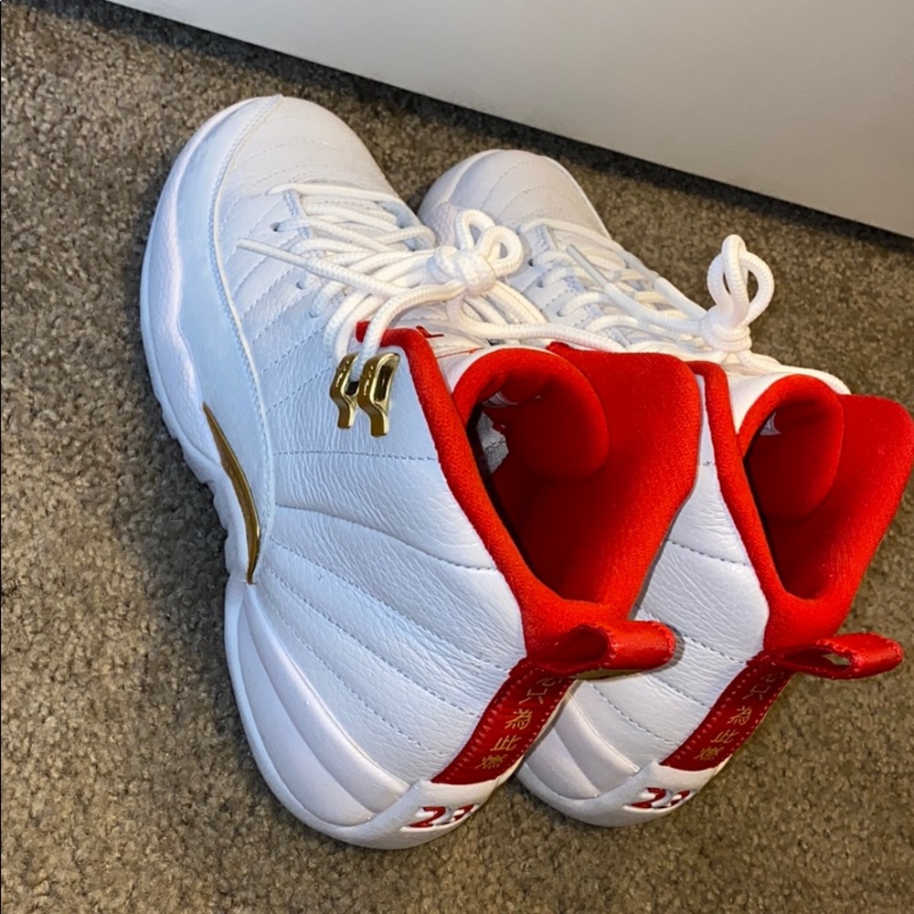 JORDAN 12s white/university red NEVER WORN 😍